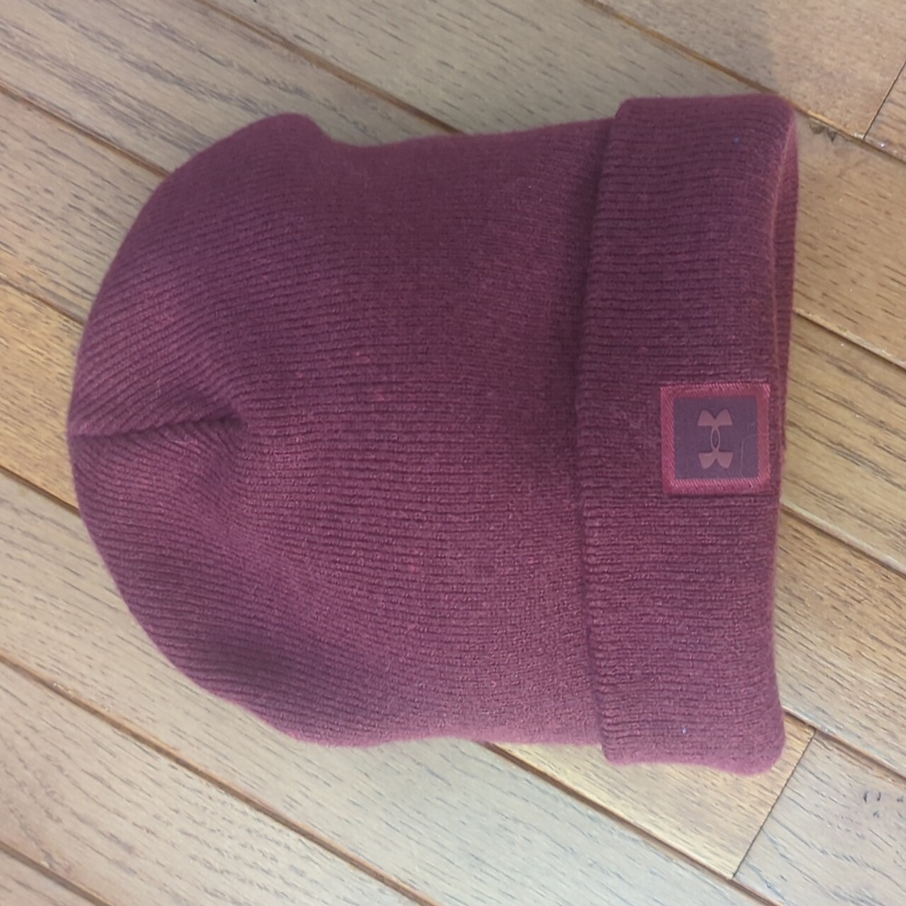 Under Armour Halftime Ribbed Beanie Hat (Very Good Condition)